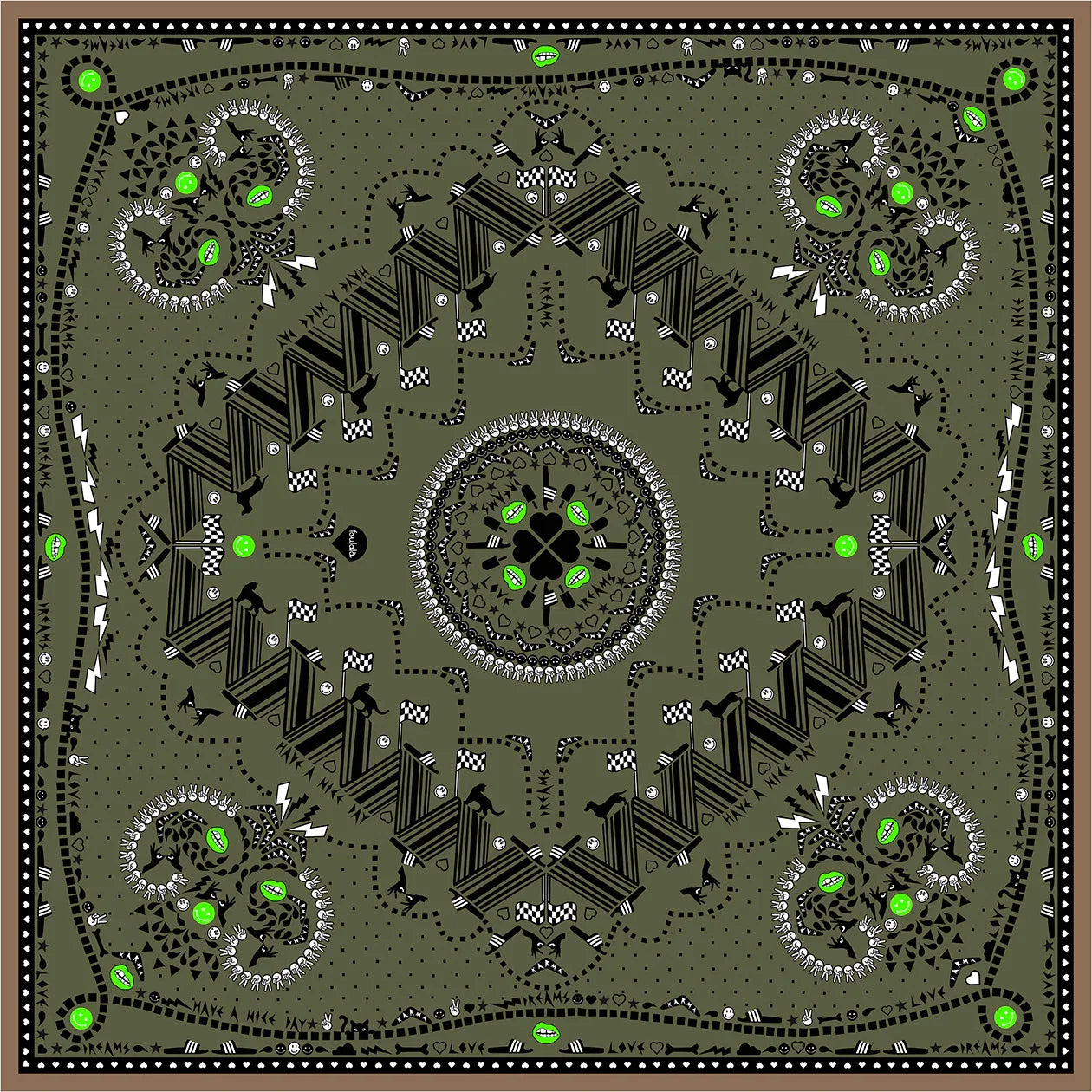 Olivgrünes Bandana mit schwarzem Muster, grünen Akzenten und geometrischen Designs