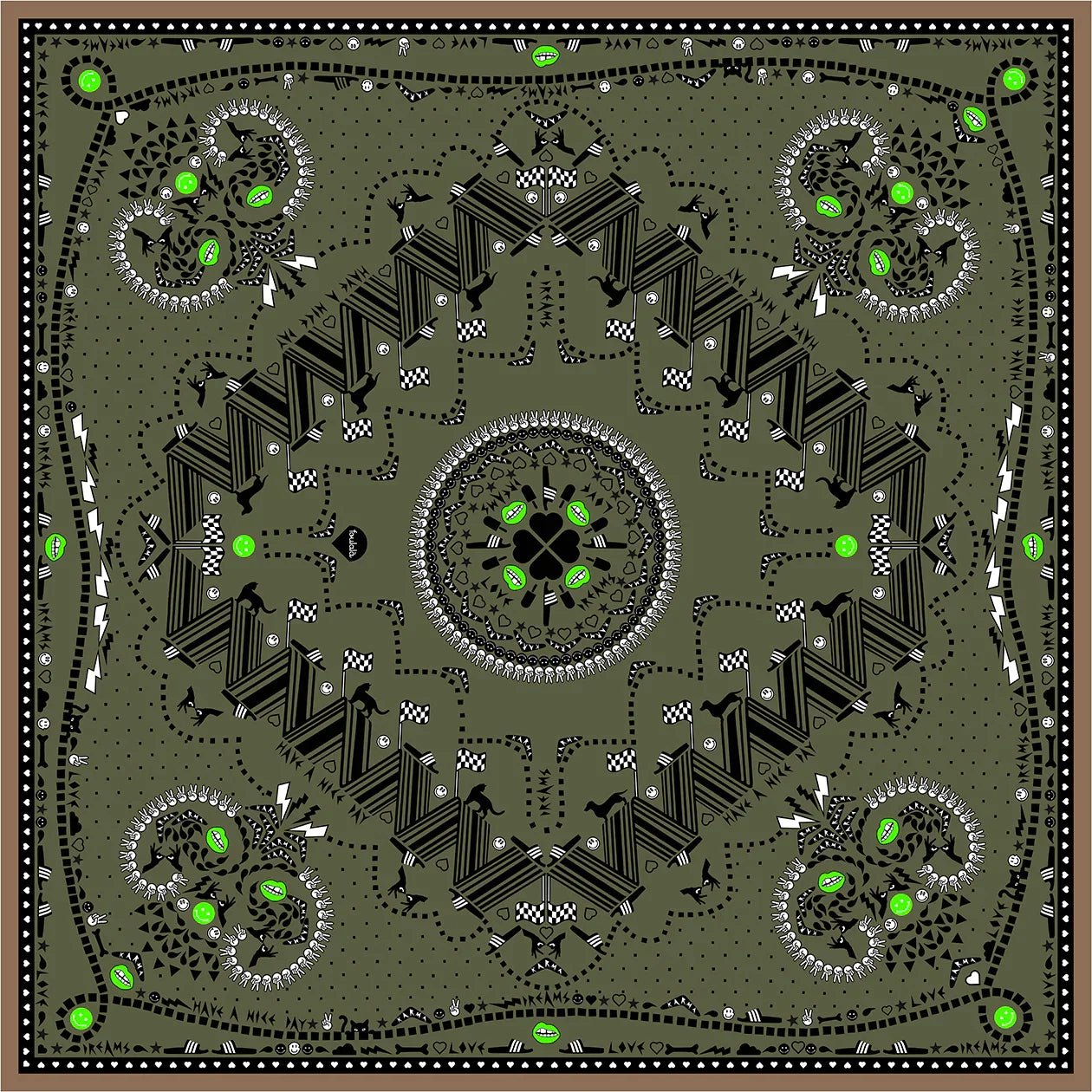 Olivgrünes Bandana mit schwarzem Muster, grünen Akzenten und geometrischen Designs
