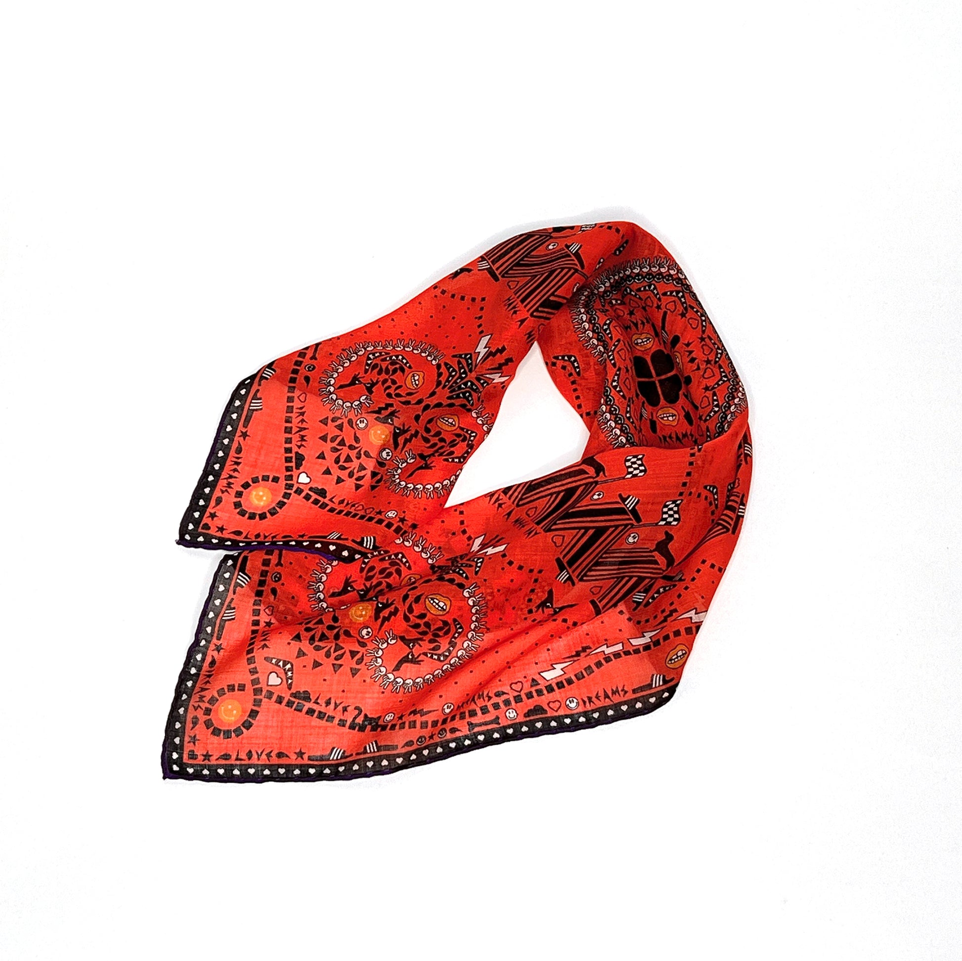 Rotes Nicki-Bandana mit Paisley-Muster und Details auf weissem Hintergrund