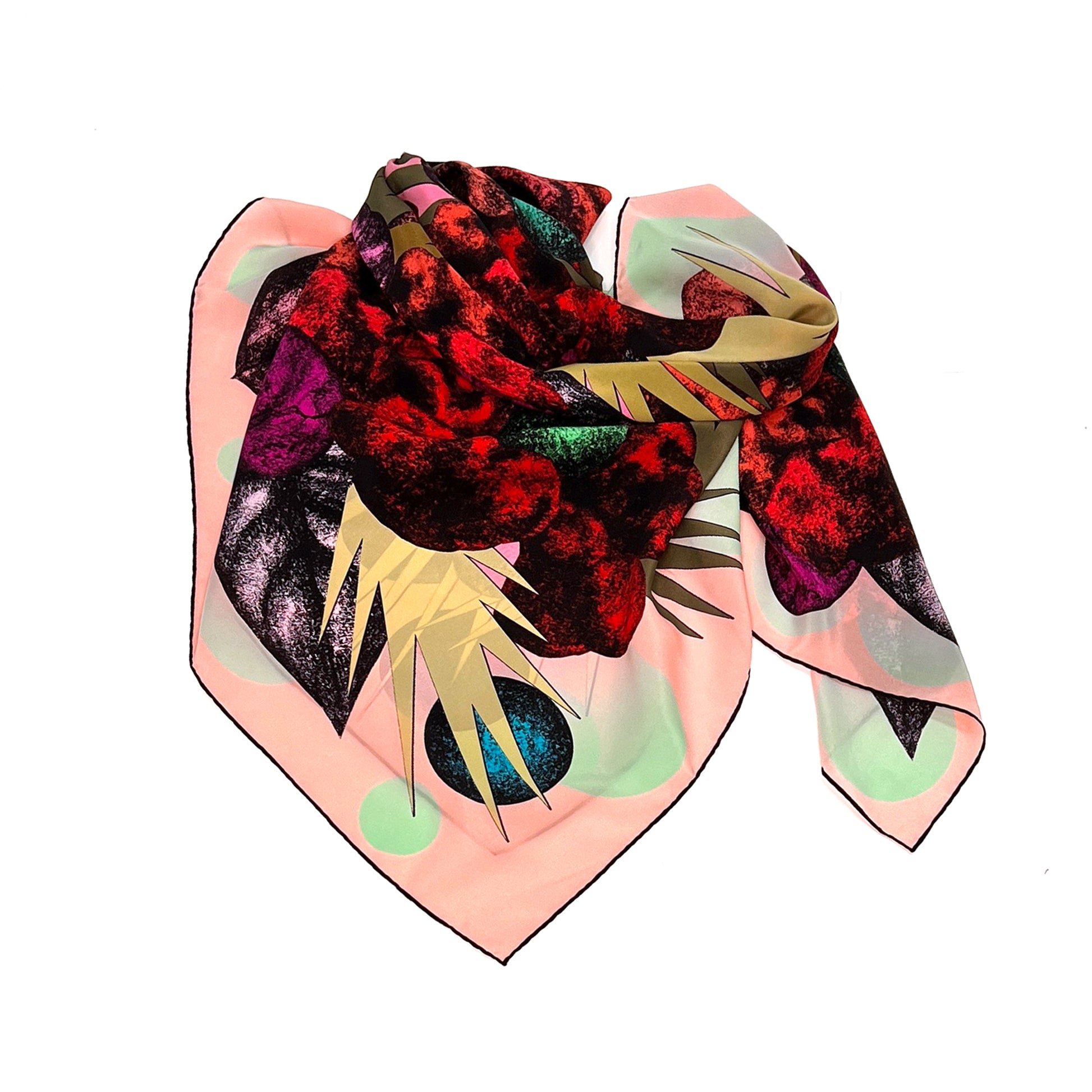 Buntes Tuch mit wildem Blumenmuster in Rot, Lila, Blau und Grün auf hellem Hintergrund